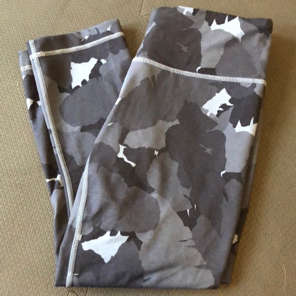 lululemon athletica Pants - Lululemon Cropped Leggings